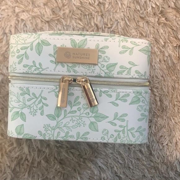 Essential Oil Hardshell Carrying Case - Picture 4 of 4